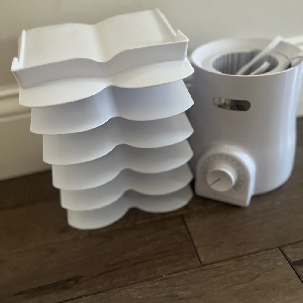 Kiinde bottle warmer and freezer rack